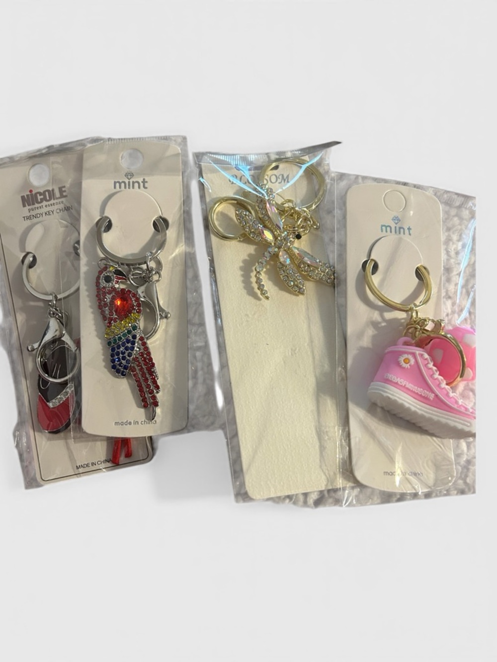 Randomly picked/sent of 1 bundle Mint  Keyring bundle set of 4